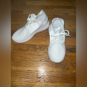 New NWOT White Puma Sneaker Shoes
